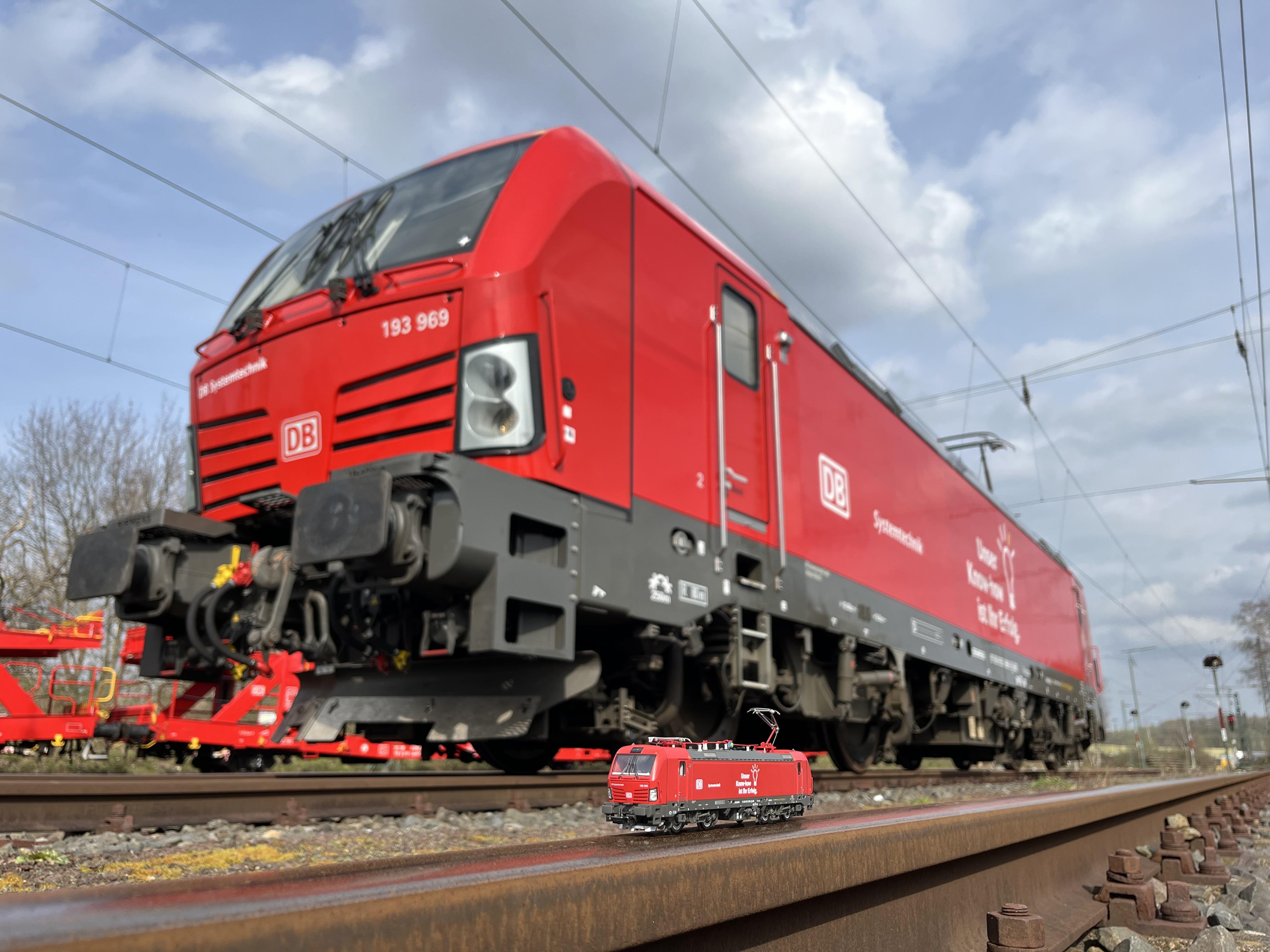 Vorbild trifft Modell / H0 Vectron DB Systemtechnik