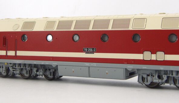 Diesellok BR 119 DR IV, Spitzenlicht oben