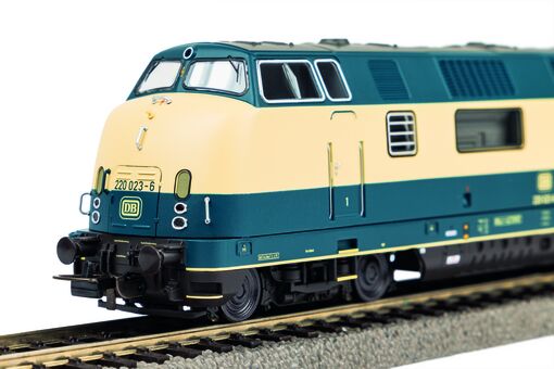 GER: Diesellok BR 220 DB IV