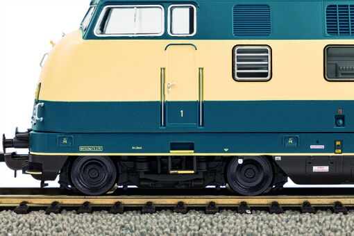 GER: Diesellok BR 220 DB IV