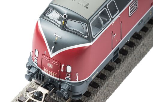 GER: Diesellok BR 220 rot DB IV + DSS PluX22