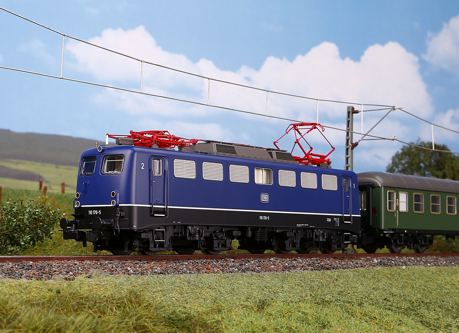 ELok BR 110 DB IV mit verschiedenen Stirnfronten Wechselstromversion