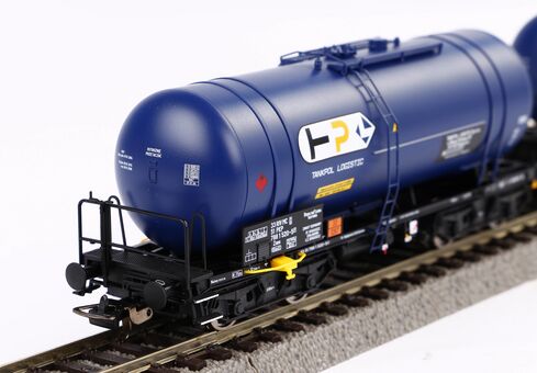 2 pc. 406Ra Zaes Tank car set Tankpol Logistics PKP V
