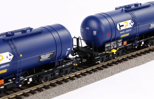 2 pc. 406Ra Zaes Tank car set Tankpol Logistics PKP V