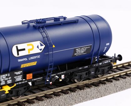 2 pc. 406Ra Zaes Tank car set Tankpol Logistics PKP V