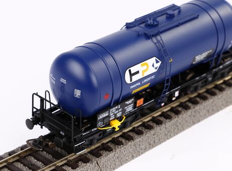 2 pc. 406Ra Zaes Tank car set Tankpol Logistics PKP V