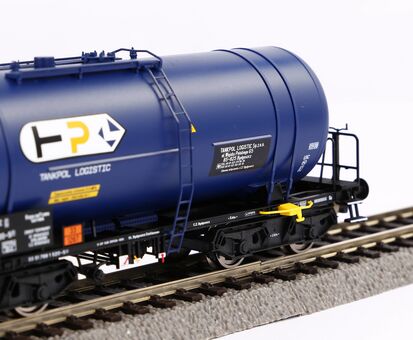 2 pc. 406Ra Zaes Tank car set Tankpol Logistics PKP V