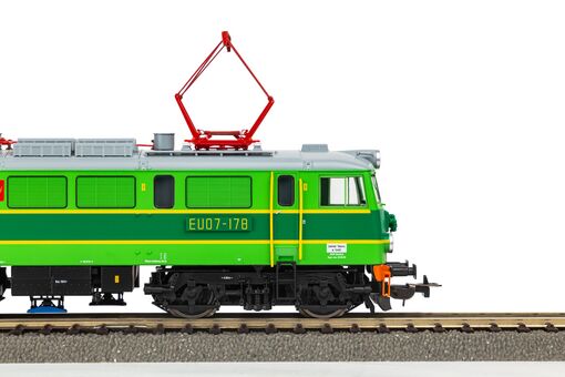 GER: E-Lok EU07 PKP V + DSS PluX22