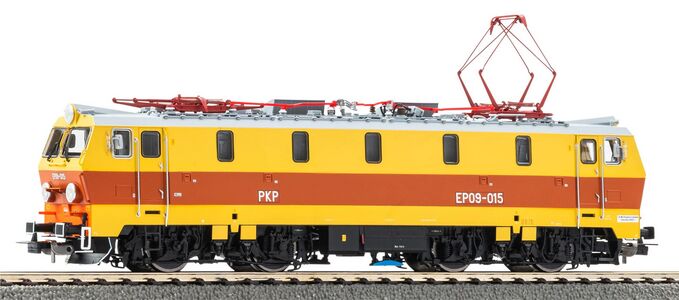 GER: E-Lok EP09 015 PKP V + DSS PluX22