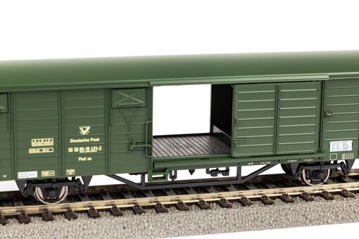 Gedeckter Güterwagen Post aa DR IV