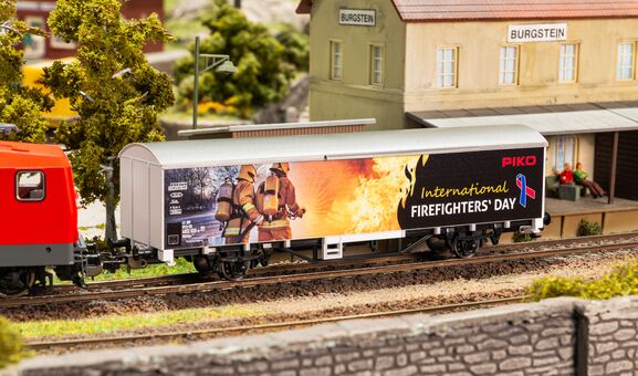 Gedeckter G&uuml;terwagen "International Firefighters' Day"