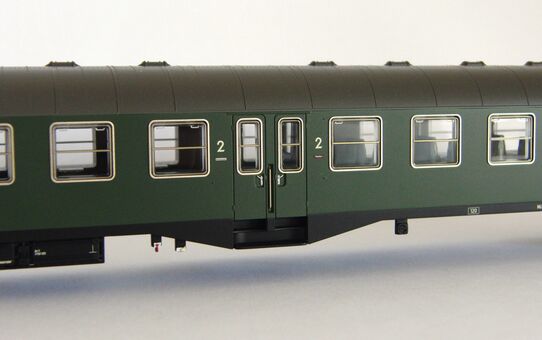 Mitteleinstiegssteuerwagen 2. Klasse Bymf DB IV