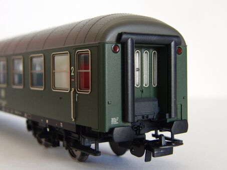 Mitteleinstiegssteuerwagen 2. Klasse Bymf DB IV
