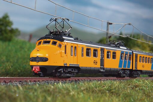 N Elektrotriebwagen Hondekop NS IV-V, mit 3. Spitzenlicht