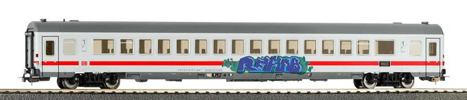 Personenwagen Apmmz 106 1. Klasse DB AG VI mit Graffiti