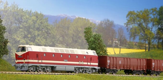 Start-Set mit Bettung BR 119 + 3 Hochbordwagen