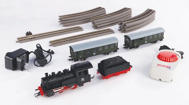 Starter Set Passenger Train DB with Steam loco + tender, PIKO A-Track w. Railbed