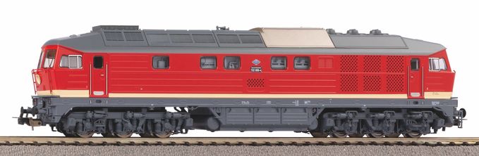 BR 132 Diesel loco w/thin stripes DR IV Sound