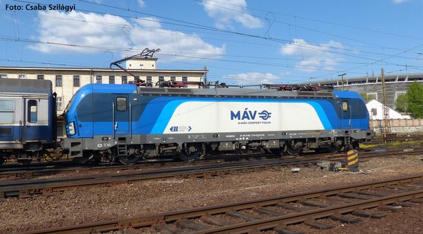 GER: E- Lok/Sound Vectron MAV Start VI + PluX22 Dec.