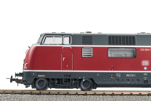 GER: ~Diesellok/Sound BR 220 rot DB IV + PluX22 Dec.