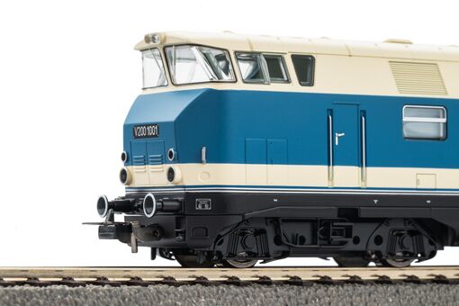 GER: ~Diesellok/Sound BR V200 1001 DR III, Messe Leipzig + PluX22 Dec.