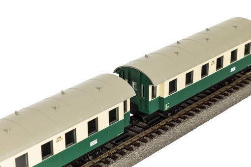 Start-Set mit Bettung Dampflok BR 80 VSM mit Personenwagen NS VI