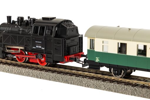 Start-Set mit Bettung Dampflok BR 80 VSM mit Personenwagen NS VI