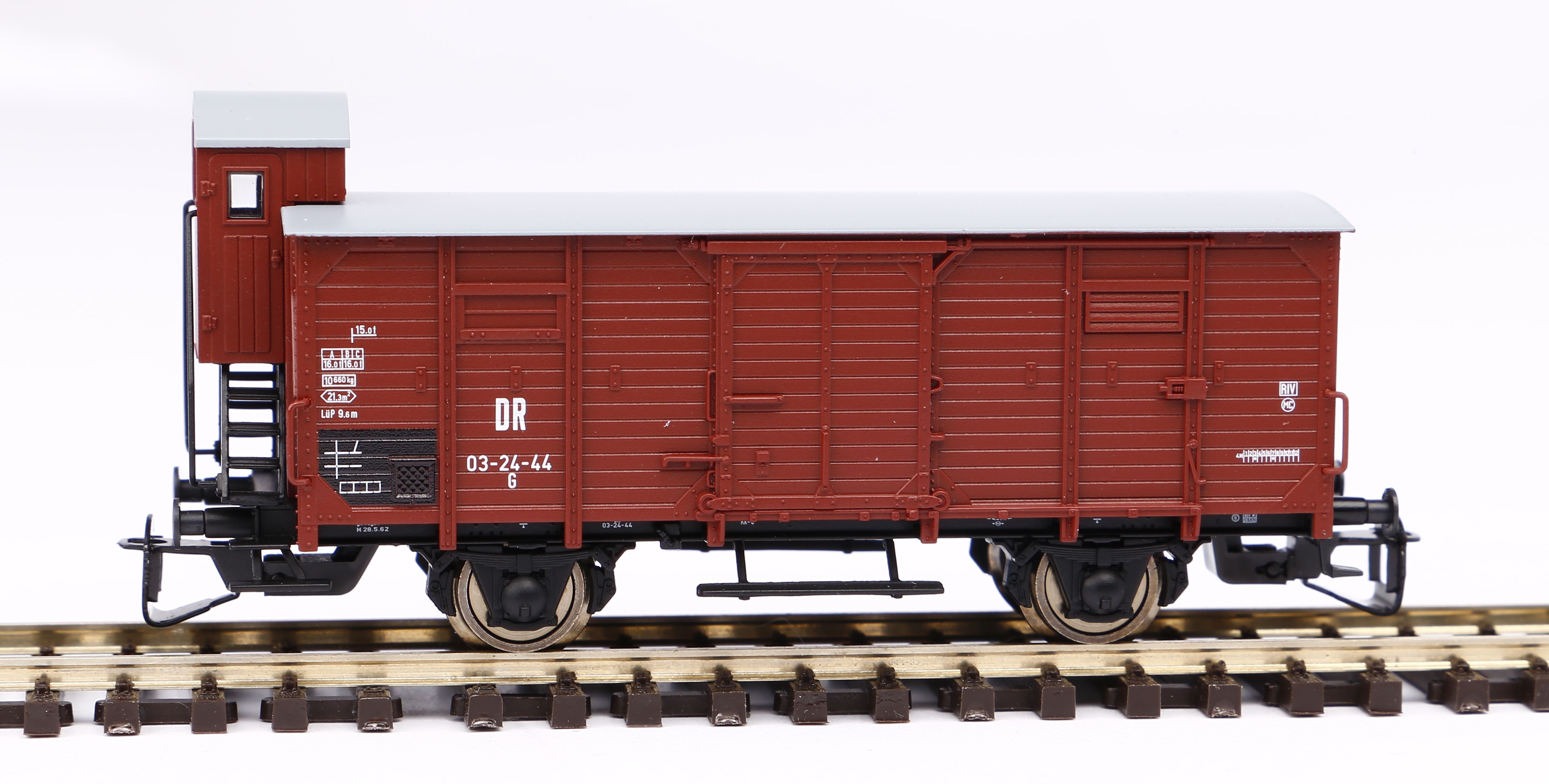 TT Gedeckter Güterwagen G02 DR III mit Bremserhaus Modelleisenbahn kaufen