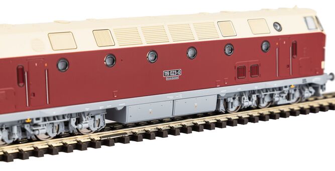 TT Diesellok BR 119 DR IV, Spitzenlicht oben