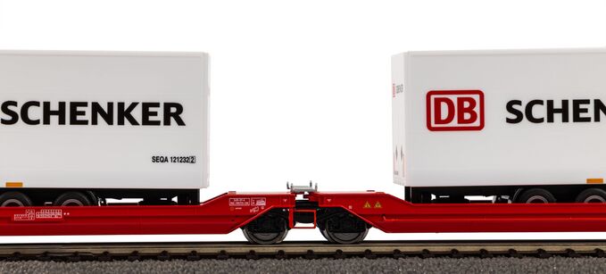 Taschenwagen T3000e mit 2 "DB Schenker" Trailern DB AG VI