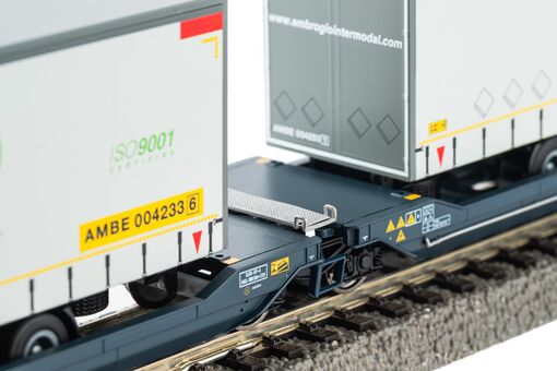 Taschenwagen T3000e Cemat mit 2 "Ambrogio" Trailern